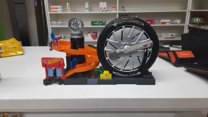PISTA HOT WHEELS - SUPER GIRO NA BORRACHARIA