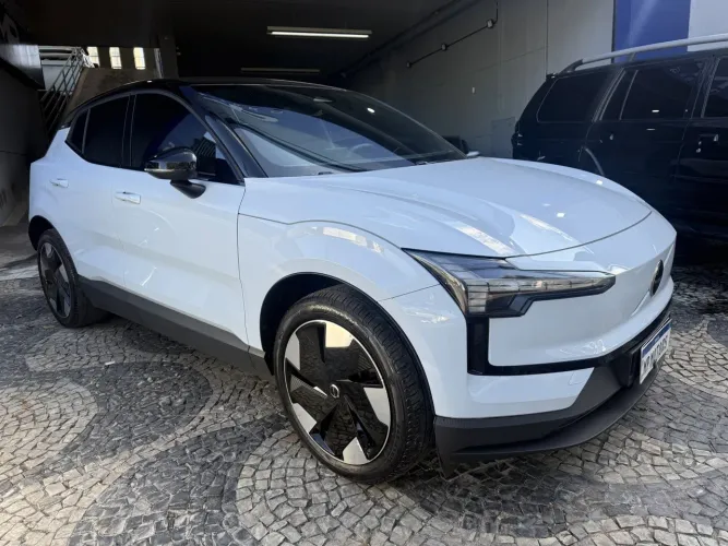 Volvo EX30 E60 Plus (elétrico) 2024