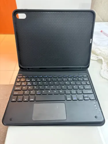 Capa com teclado p/ IPad 11 A16