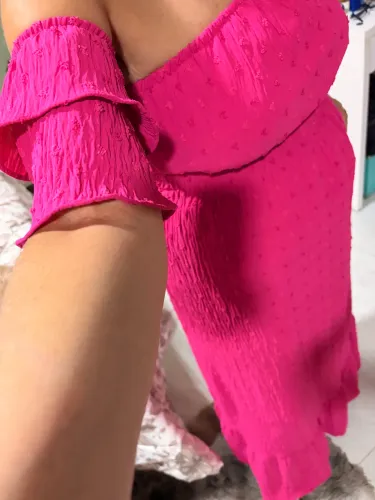vestido longo ciganinha rosa pink com lastex na cintura e mangas bufantes.