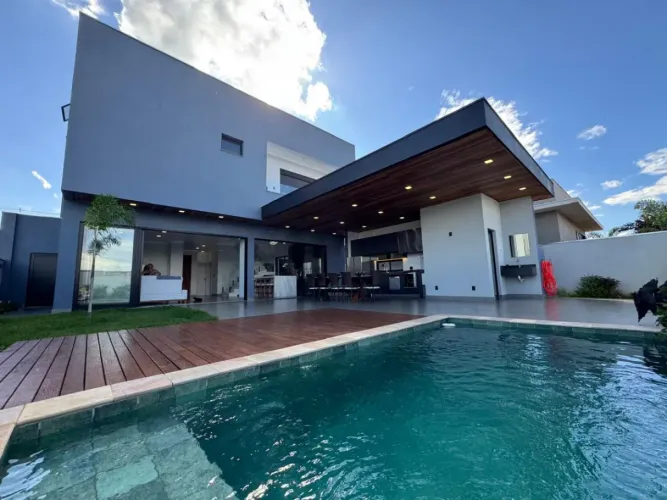 Casa à venda no condomínio Residencial Tamboré em Bauru -SP.