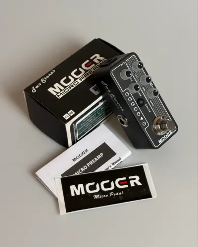 Pedal preamp mooer 010 two stones 