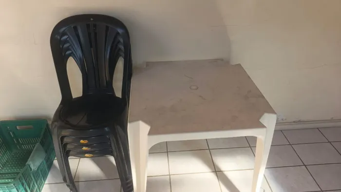 Mesa com cadeira 