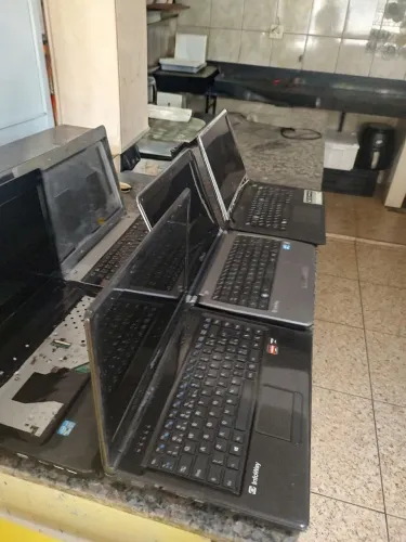 Lote com 5 notebooks com defeito