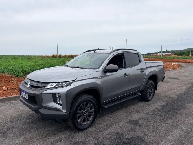 Mitsubishi L200 Tri. S. Outd. Plus 2.4 4X4 Die. AUT 2025