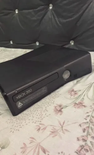 Xbox 360 Super Slim Desbloqueado + 70 Jogos Instalados + 2 Controles