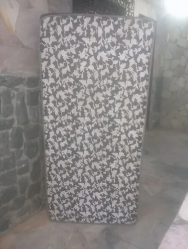Cama de solteiro pra vender logo