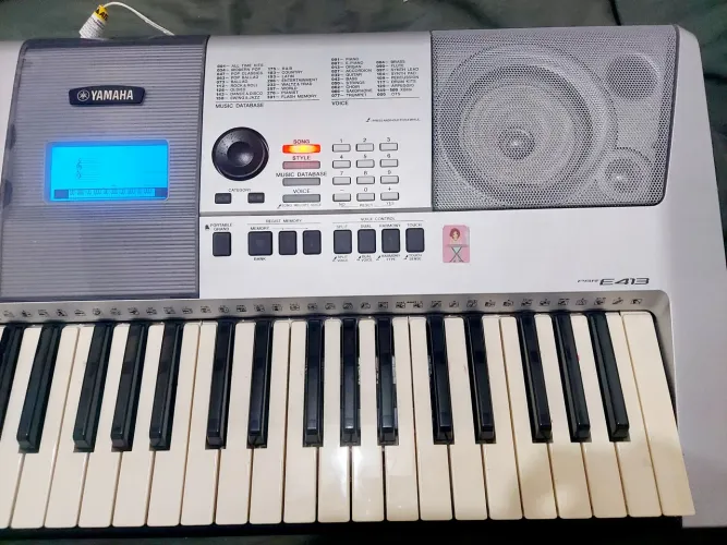 Teclado Yamaha psr413 muito novo, na caixa e em excelente estado .