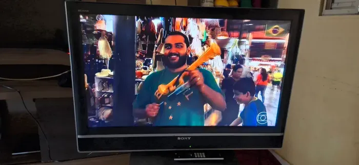 vendo tv funcionando , mas com defeito