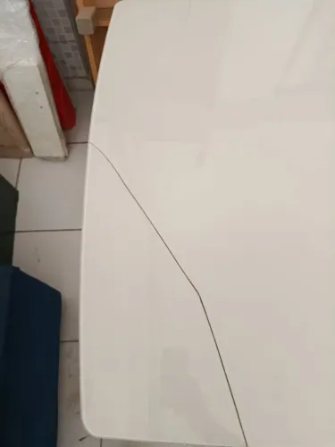 Mesa laqueada ficou de seis cadeiras com trinco no vidro