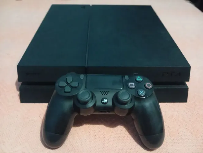 PS4 FAT Seminovo + Controle Original e Cabos