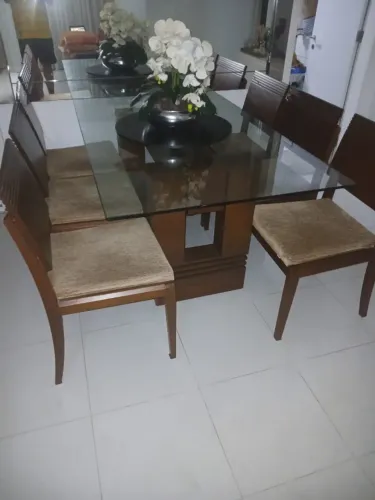 Mesa de jantar com tampa de vidro + 6 cadeiras