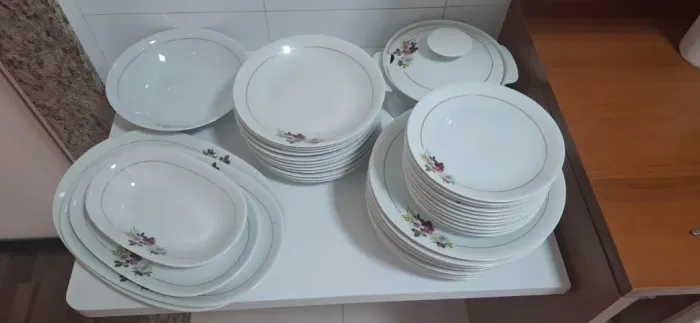 Aparelho/Serviço de Jantar Completo (Peça de Colecionador) Porcelana Renner 42 Peça