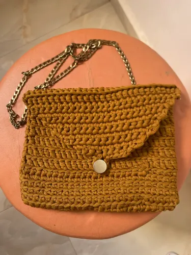 Bolsa de crochê artesanal estilo clutch