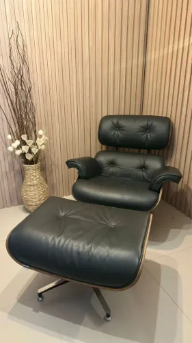 Poltrona Eames Tok&Stok com Puff 
