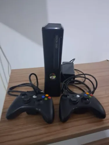 Xbox 360 com sistema aurora jogos na memoria