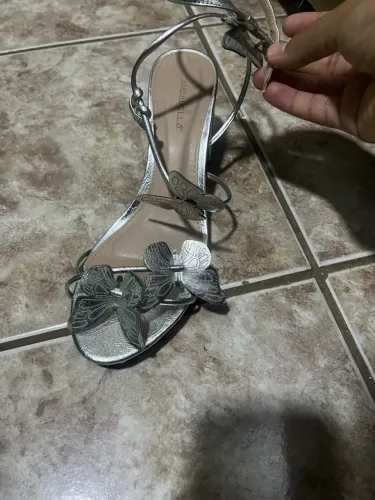 Sandalha Andabella com borboletas