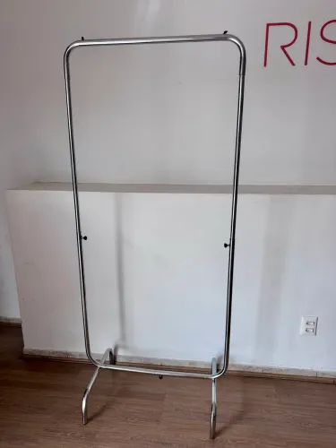 Arara de chão cromada, 0,80cm, perfeito estado