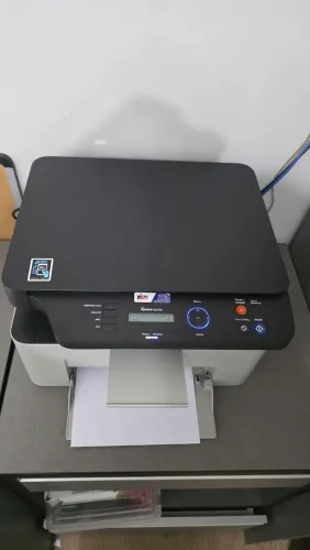 Impressora laser multifuncional M2070w, Excelente.