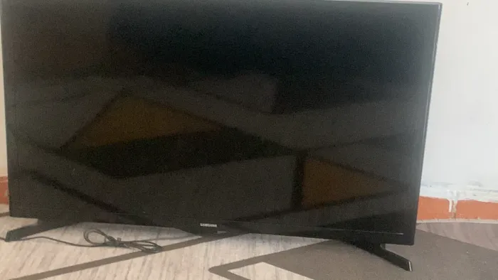 Tv smart para retirada de peças