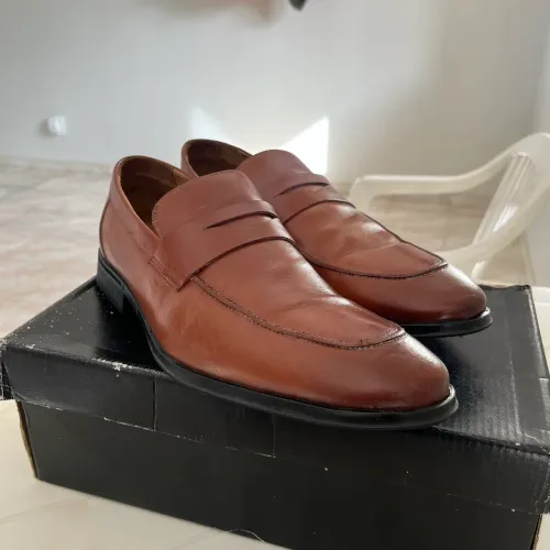 Sapato loafer de Couro Tam 43 