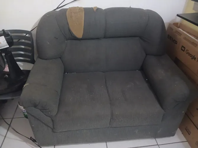 Sofá 2 lugares.