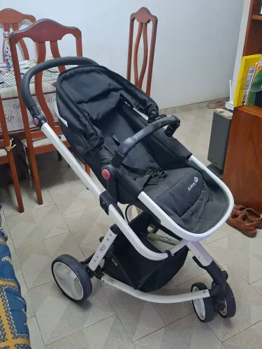 CARRINHO DE BEBÊ COM BEBÊ CONFORTO 