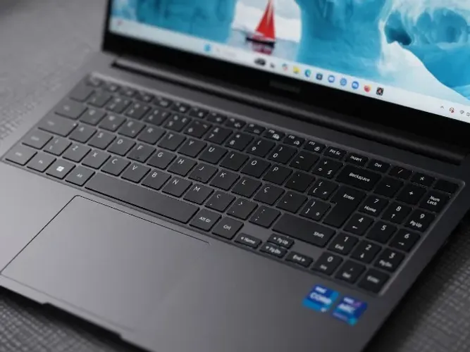 Samsung Galaxy Book3 i7 + Kit Completo - Impecável!