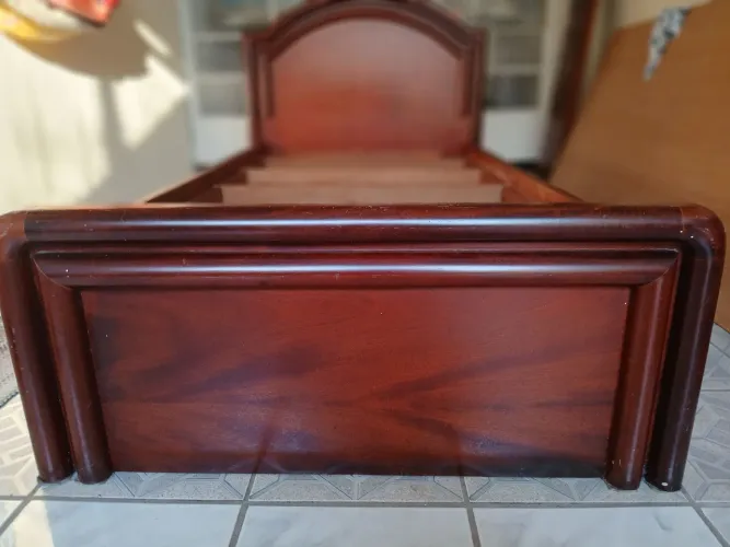 Cama de solteiro madeira maciça