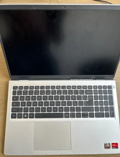 Notebook Ryzen 7 + 16GB RAM - Excelente para trabalho e jogos leves