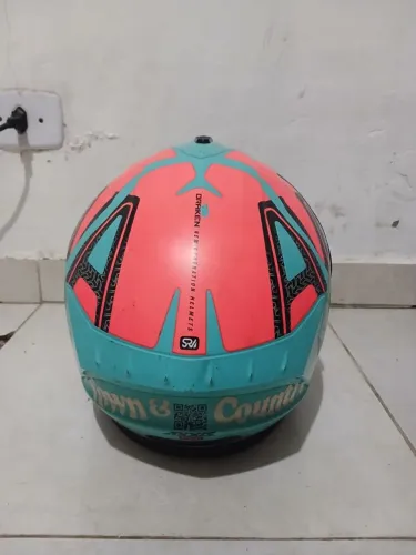 Capacete axis
