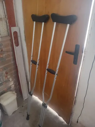 Par de Muletas Axilares em Alumínio (Com Regulagem de Altura) - Semi-novas