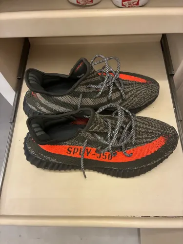 Yeezy Beluga tamanho 41 com Box