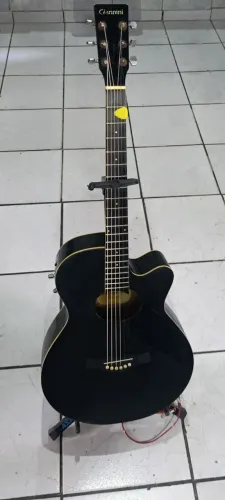 Violão Elétrico de Aço Giannini com pedestal, cabo e palheta regulado por profissional