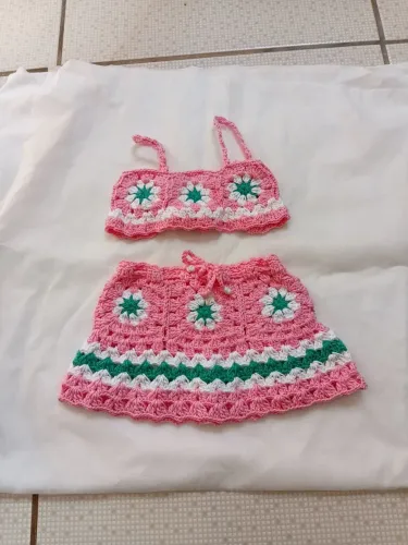 Conjunto infantil de crochê tamanho de 5 a 8 meses