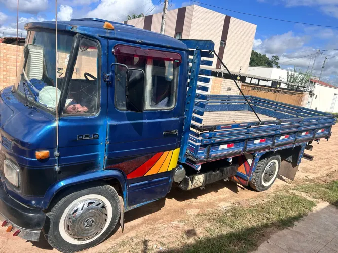 Mercedinha 608 D muito boa