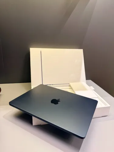 MacBook Air M3 2024 - 13" | 8GB RAM | 256GB SSD