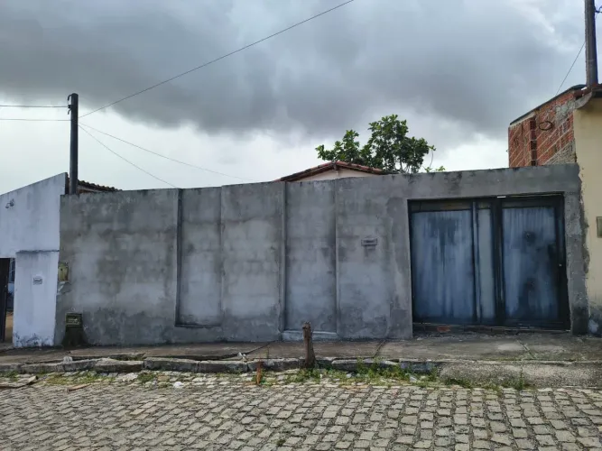 Vendo e troco uma casa no conjunto Manoel dias