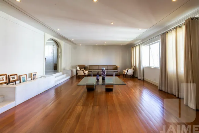 Apartamento com 03 dormitórios e 02 suítes 02 vagasa no Jardim Paulista