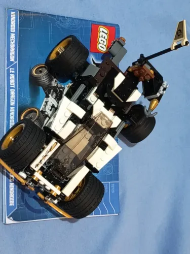LEGO veículo (Set 70725) faltando 1 adesivo, 2 substituídas e 6 faltando