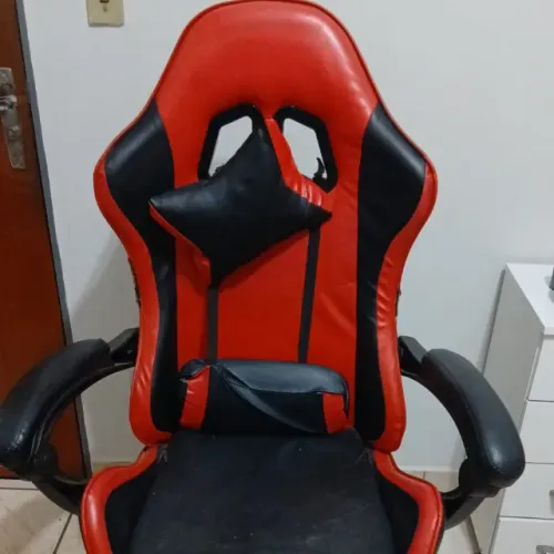 Cadeira Gamer Preta e Vermelha - Retirada no local
