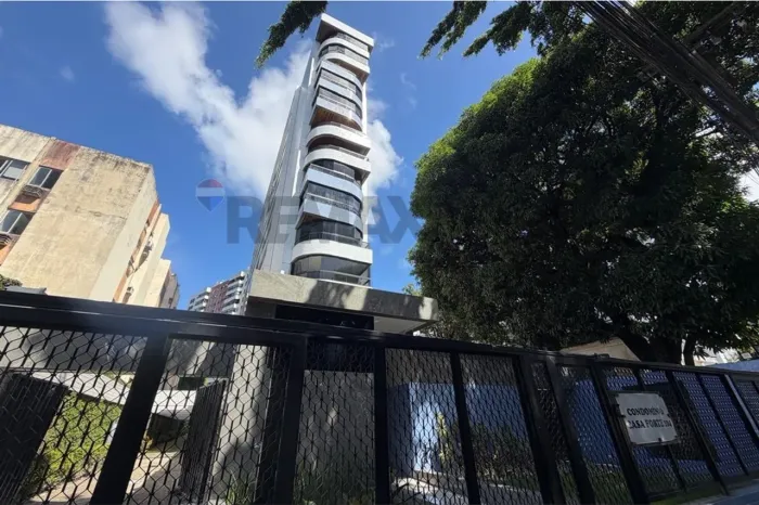Apartamento com 4 quartos em Casa Forte!