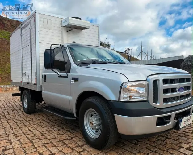 F350 com Baú frigorífico 
