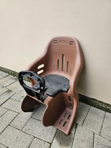 Cadeirinha infantil traseira