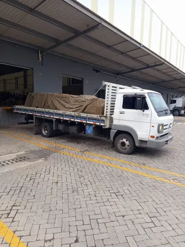 Frete e trasporte de cargas