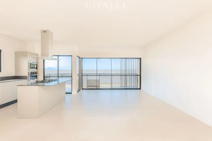 Apartamento frente mar no Edifício La Plage em Itajaí com 161,88 m²