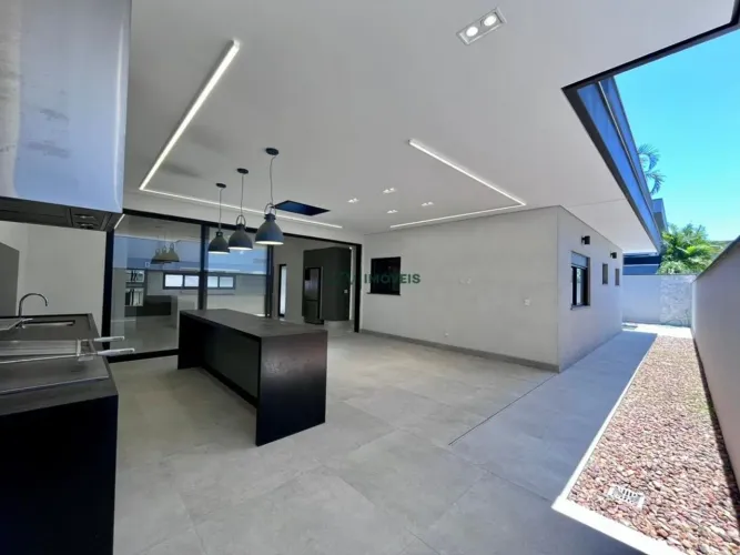 Casa para Venda e Locação no Condomínio Golfe III - SJC/SP