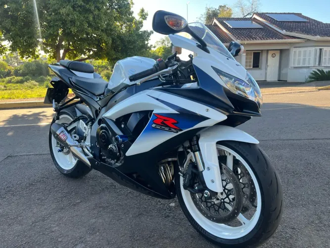 Vendo Suzuki GSX-r Srad 750