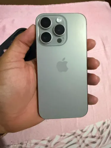 iPhone 15 pro 128 gigas bateria 88% ( Leia a Descrição)