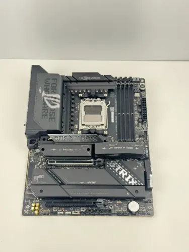 UR0448 - Placa Mãe ROG STRIX X870E-E GAMING WIFI (LEIA)